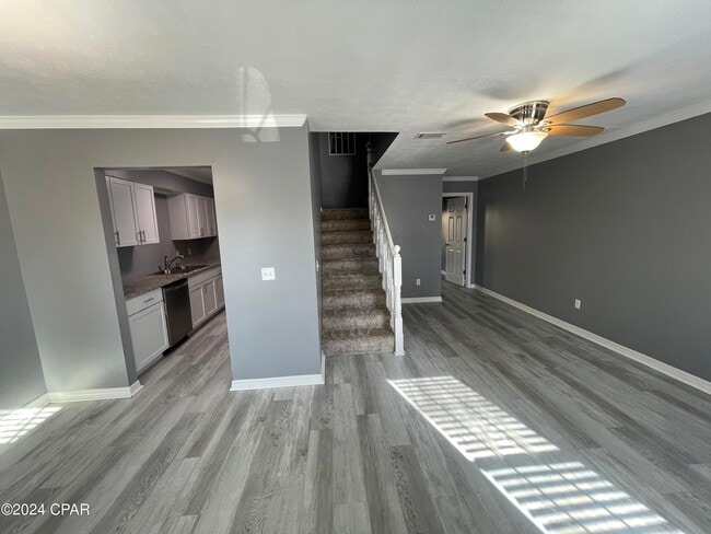 Building Photo - 127 Parker Village Cir