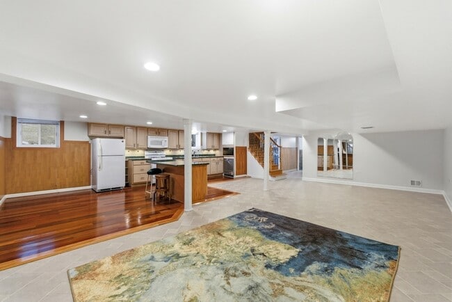 Building Photo - 4656 N Narragansett Ave