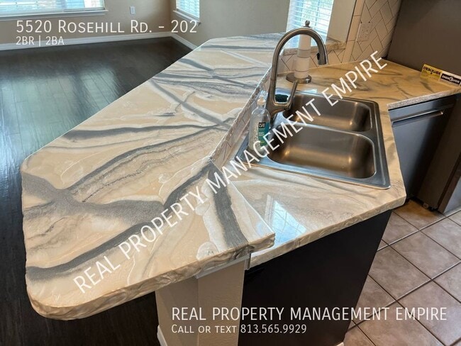 Building Photo - 5520 Rosehill Rd