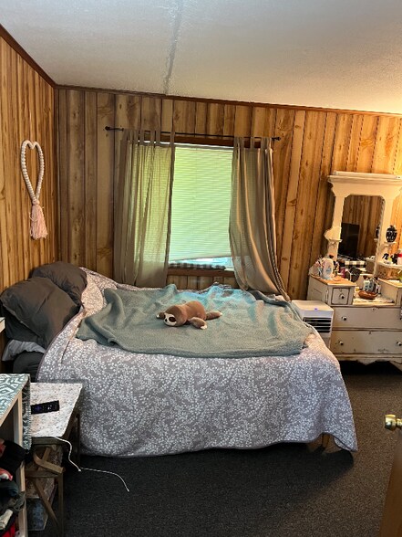 Building Photo - 80 Riverside Dr