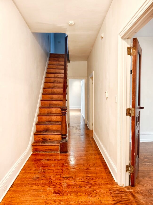 Building Photo - 413 N 33rd St