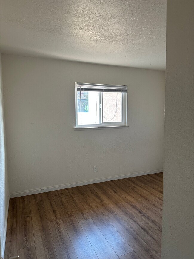 Building Photo - 803 N Major Ave