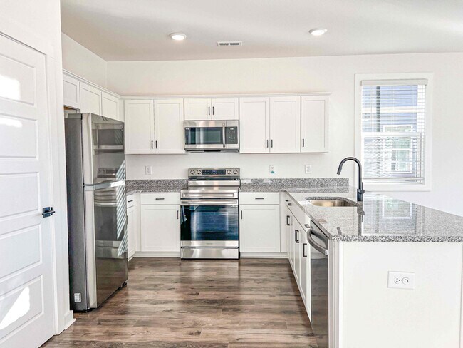 Building Photo - 1222 Westgate Vlg Dr