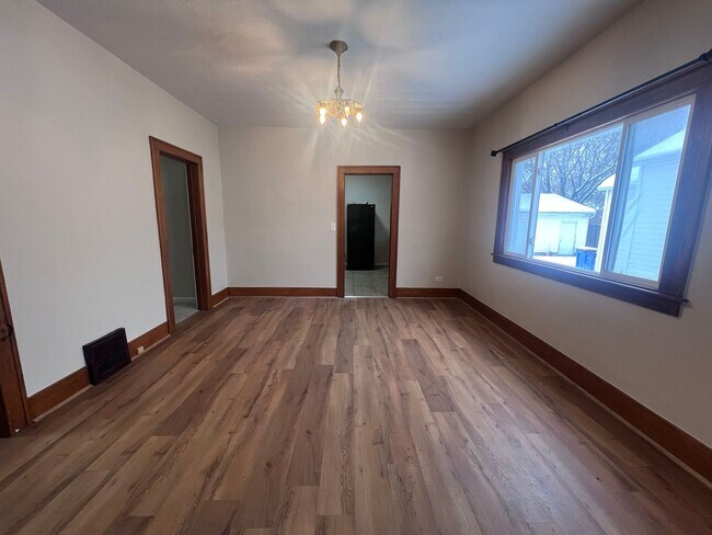 Building Photo - Updated Single Family Home!