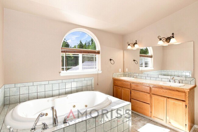 Building Photo - Spacious 4bd - 2.5ba Bonney Lake Home on Quiet Cul-de-Sac