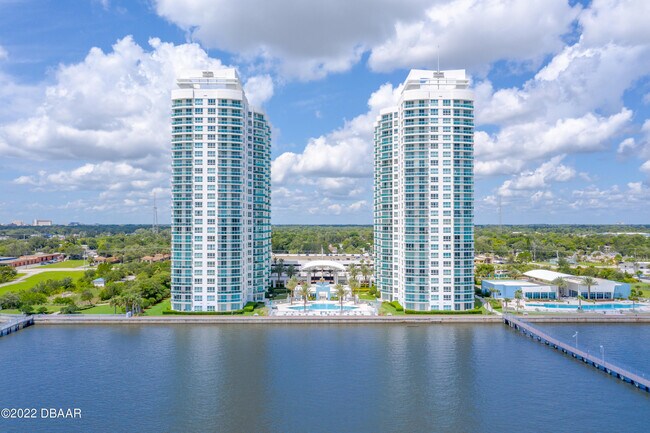 Building Photo - 231 Riverside Dr