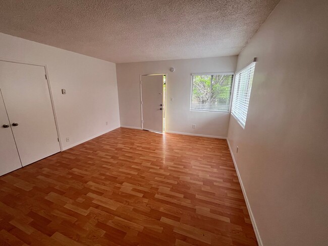Building Photo - 6600 Whitsett Ave