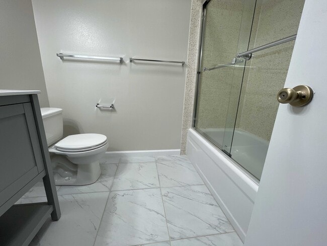 Building Photo - 1575 Drake Dr