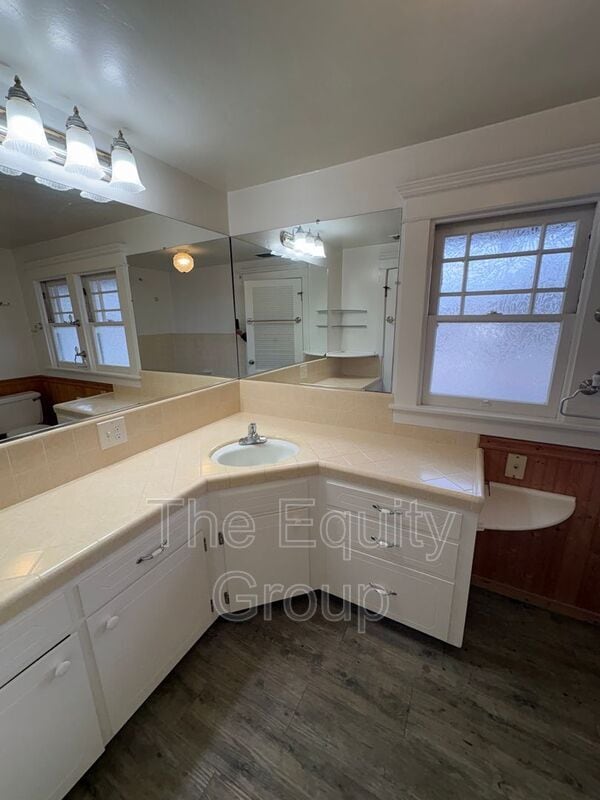 Building Photo - 1410 W Main St