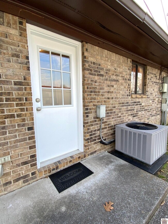 Building Photo - 200 N 31st St