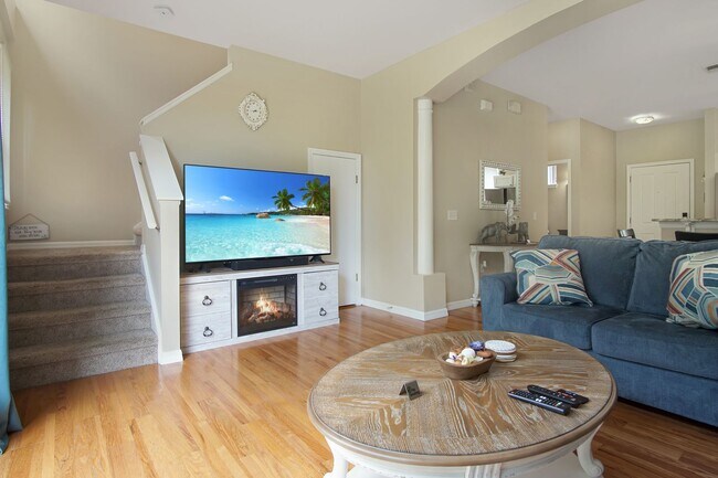 Building Photo - Modern 3-Bedroom, 2-Bath Townhouse near Ch...