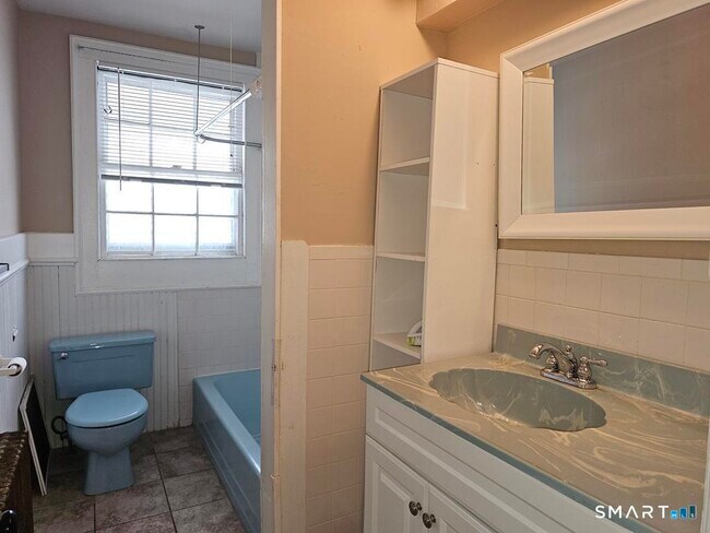 Building Photo - 19 Howard Ave