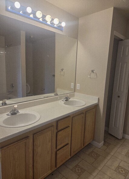 Building Photo - 7440 S Blackhawk St