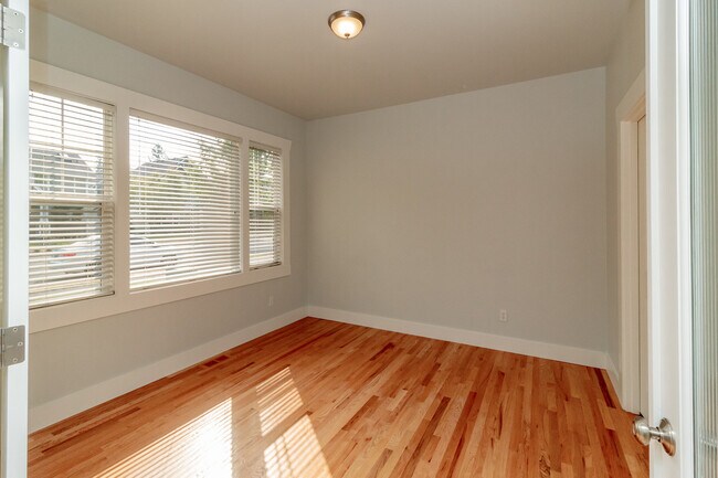 Building Photo - 2073 Palisade Blvd