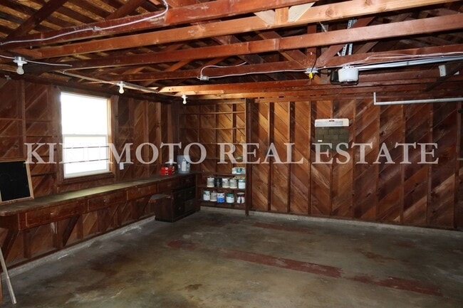 Building Photo - 2 bedrooms, 1 bath, Large 2 car garage & carport