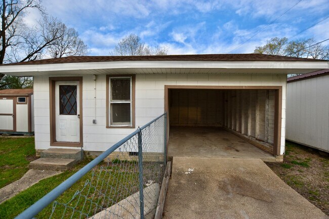 Building Photo - 1623 Texas St