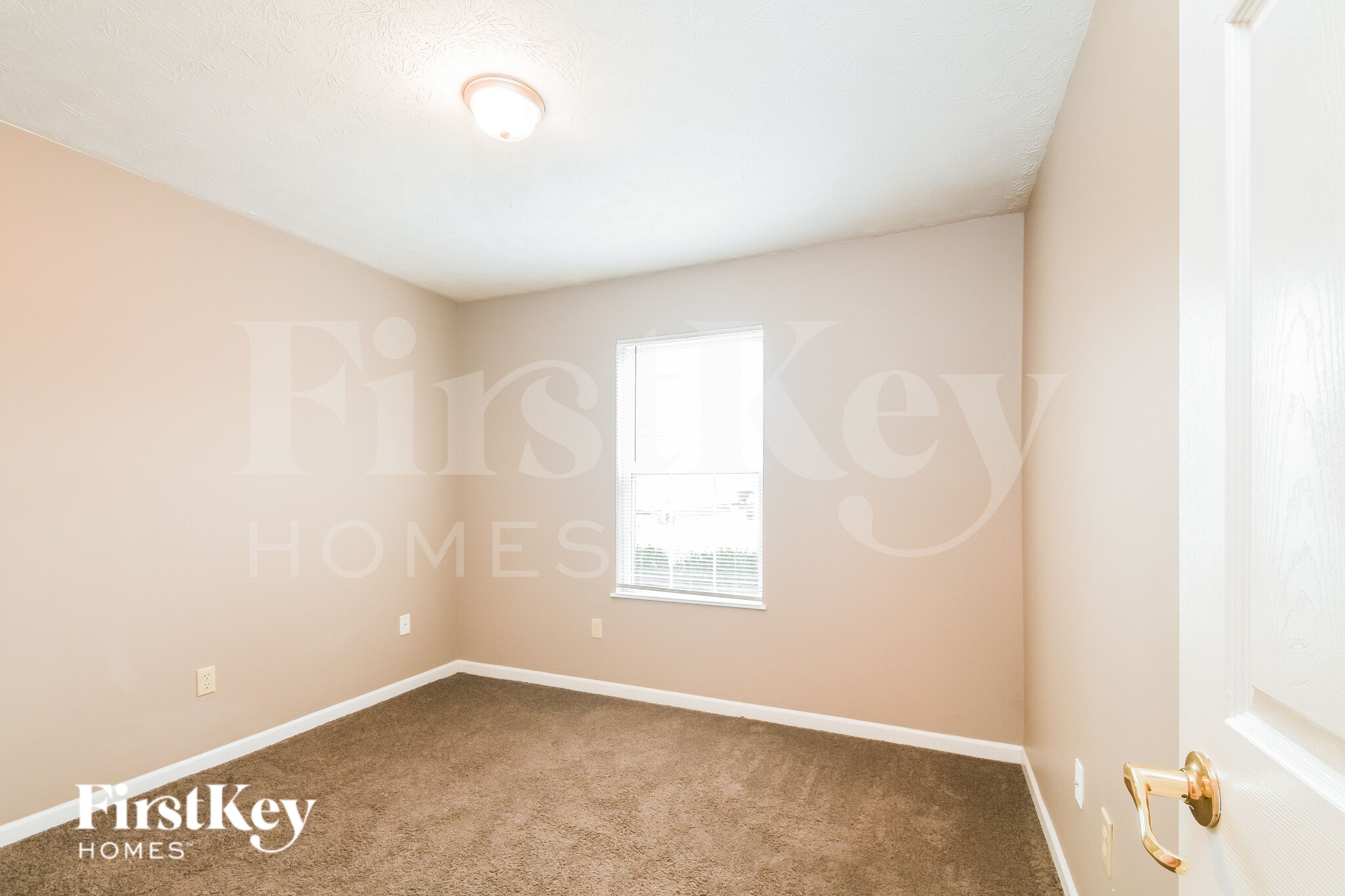 Building Photo - 3860 Planewood Dr