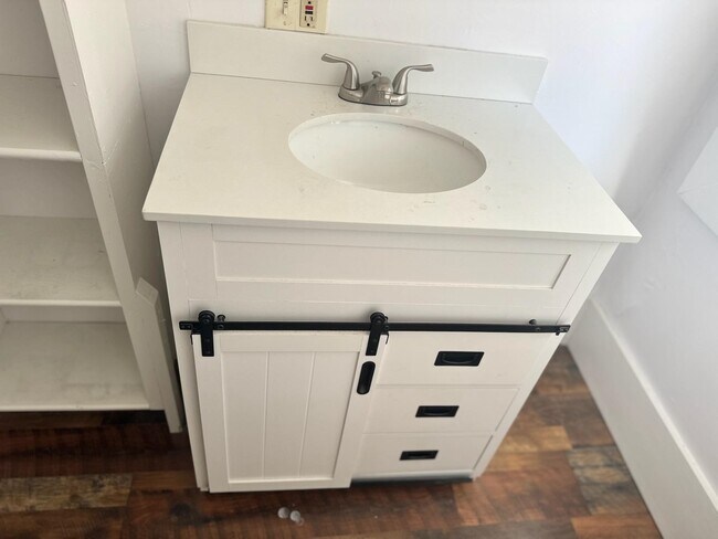 Building Photo - 97 Franklin St