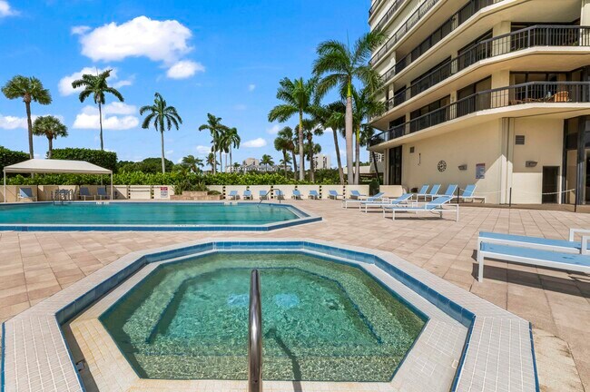 Building Photo - 1900 Consulate Pl