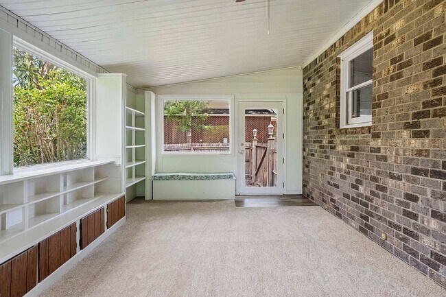 Building Photo - Home with Modern Updates in Indigo Fields!