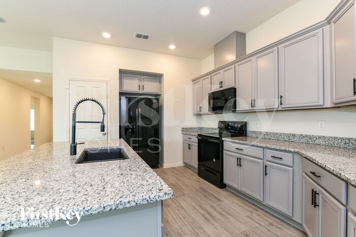 Building Photo - 16540 Centipede St