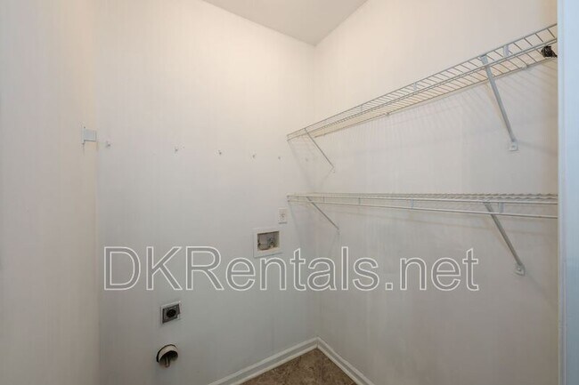 Building Photo - 1331 Memorial Dr SE