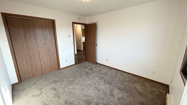 Building Photo - Pet Friendly 2 bedroom 1 bathroom for Rent!