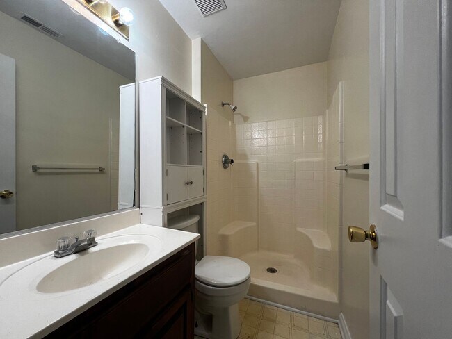 Building Photo - Great Bridge Townhouse For Rent