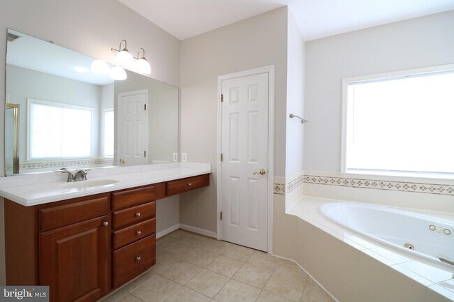Building Photo - 22078 Vantage Pointe Pl