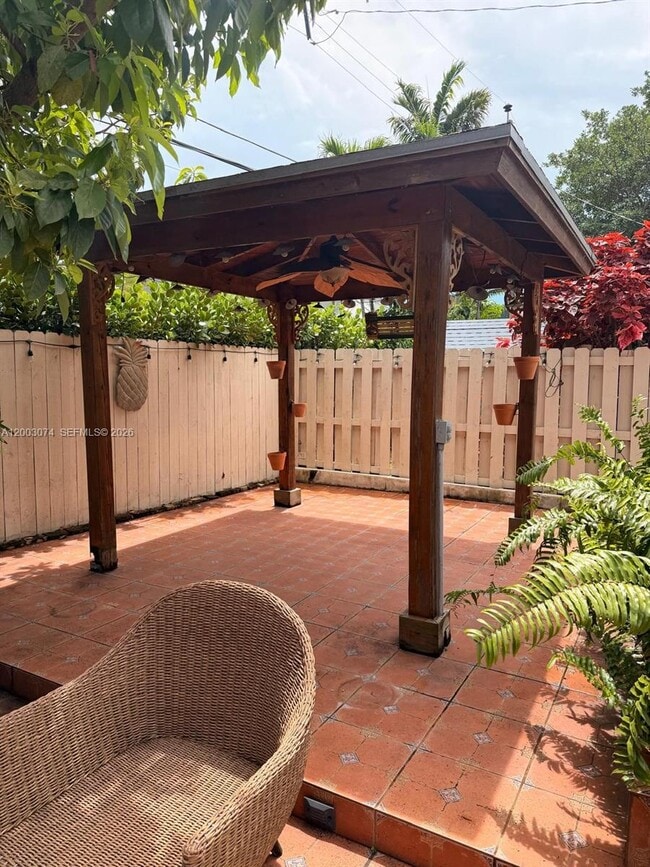 Building Photo - 401 Warren Ln