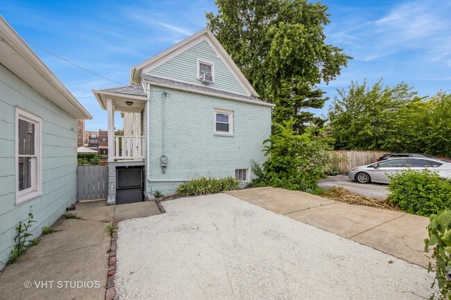 Building Photo - 328 Elgin Ave
