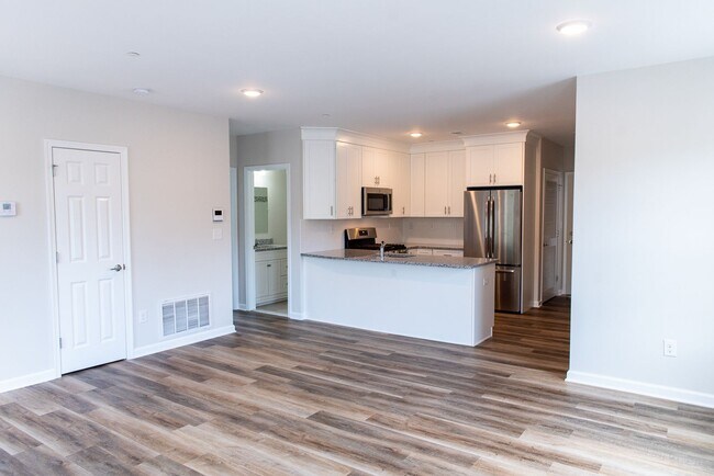 Building Photo - 11 Seminary Ave