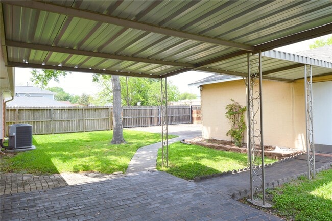 Building Photo - 501 Jerry St