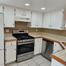 Building Photo - 9516 Wooden Pier Way