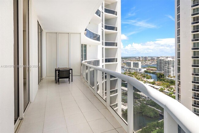 Building Photo - 15901 Collins Ave