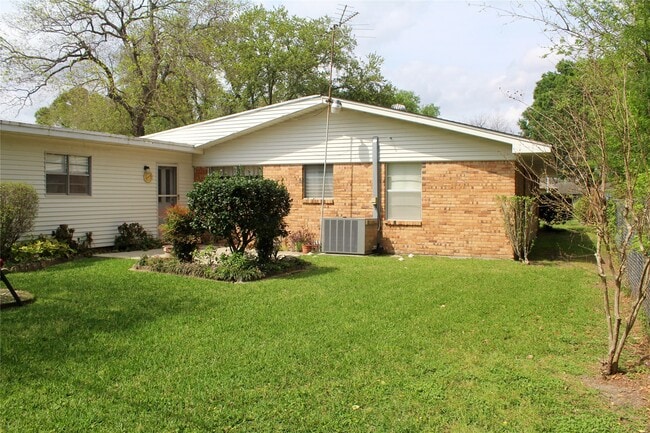 Building Photo - 5542 Turtle Creek Rd