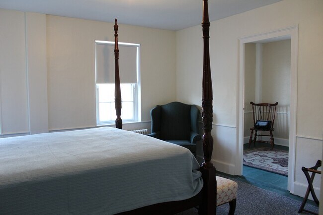 Building Photo - 134 Sandwich Rd