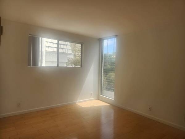 Building Photo - 1033 3rd St