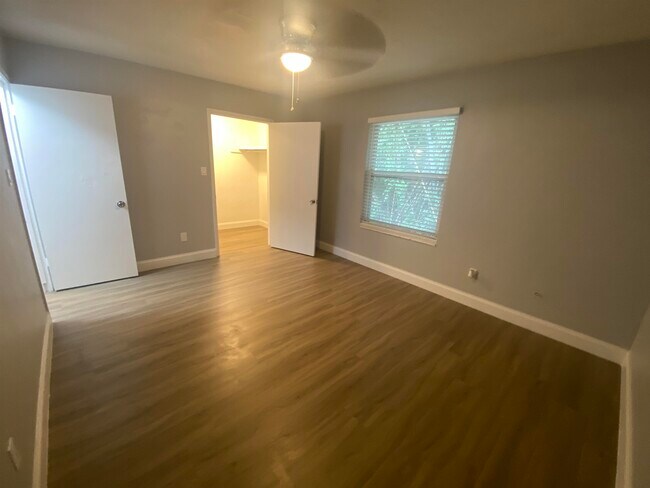 Building Photo - 1530 Live Oak Dr
