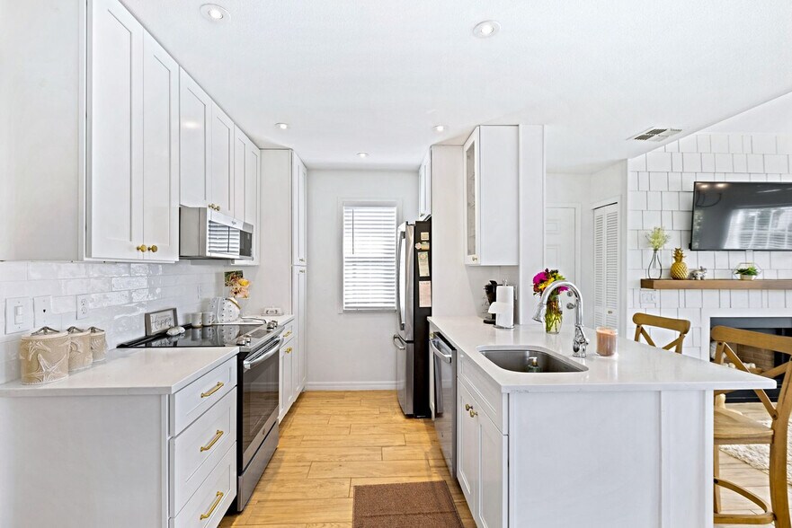 Building Photo - 888 Bay Breeze Wy
