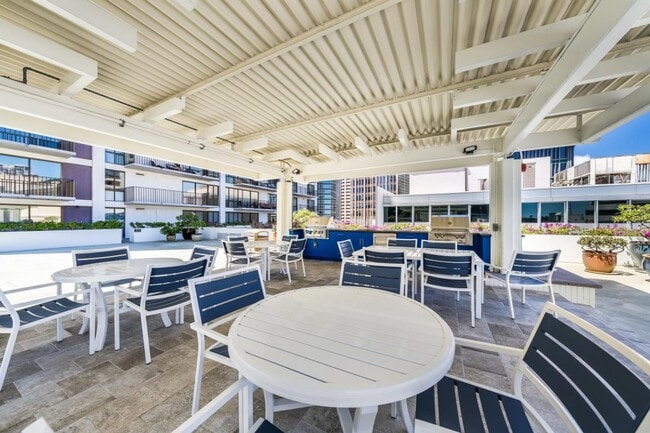 Building Photo - 2BED 2 BATH ALL UTILITIES INCLUDED DOWNTOW...
