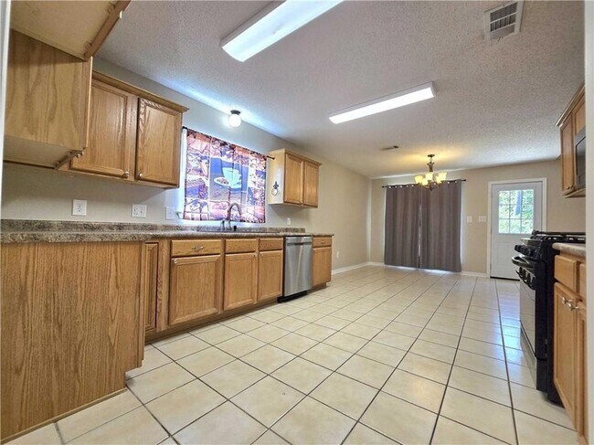 Building Photo - 1045 Claire Dr