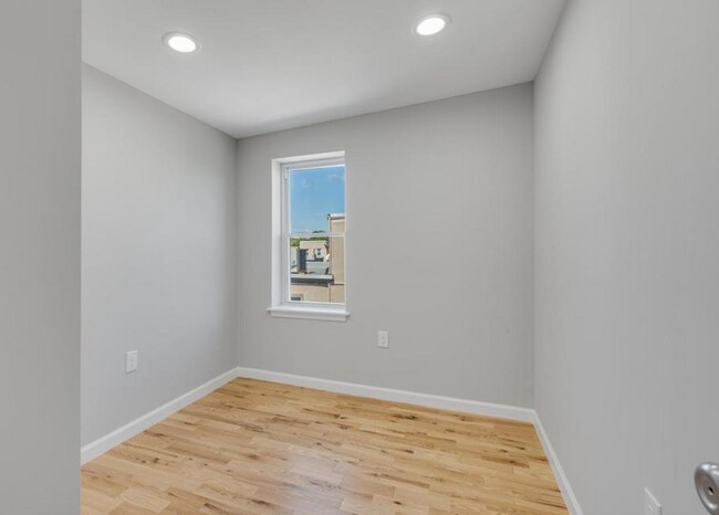Building Photo - 410 Diamond St