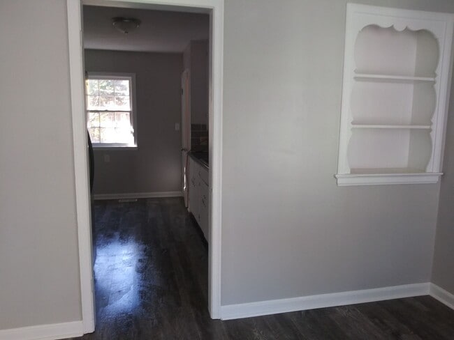 Building Photo - 923 N Pershing St