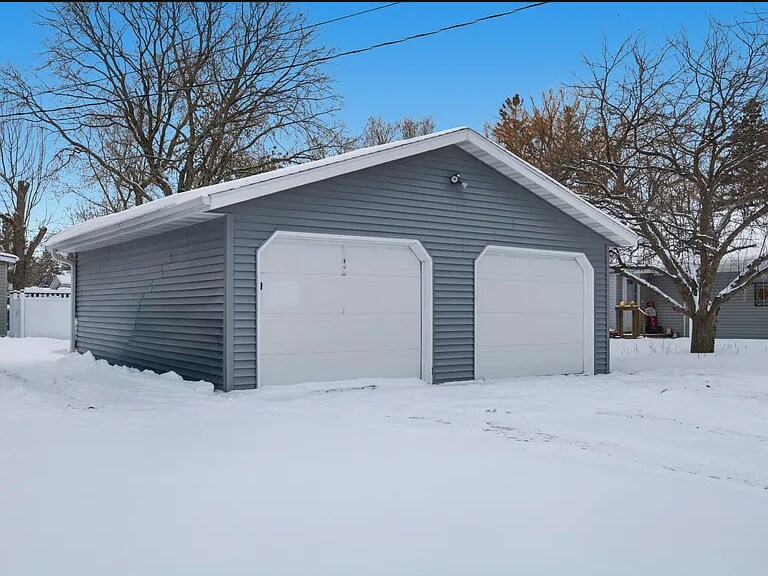 Building Photo - 401 17th St N