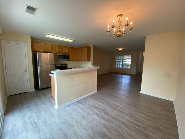 Building Photo - 2 bedroom 2.5 bath in Godley Park