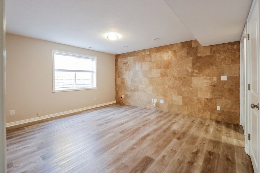 Building Photo - 817 N 600 W