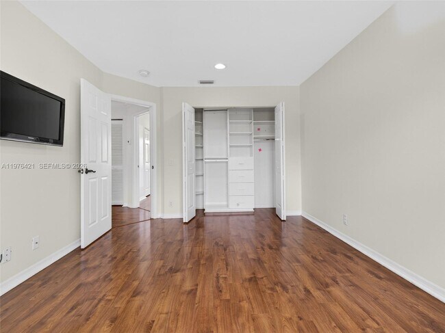 Building Photo - 1008 Highland Meadows Dr