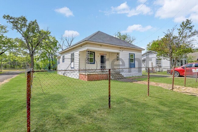 Building Photo - 309 Park St