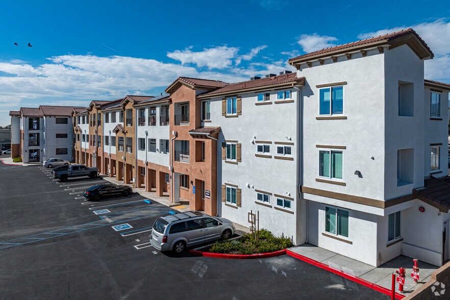 Primary Photo - Newport Fontana